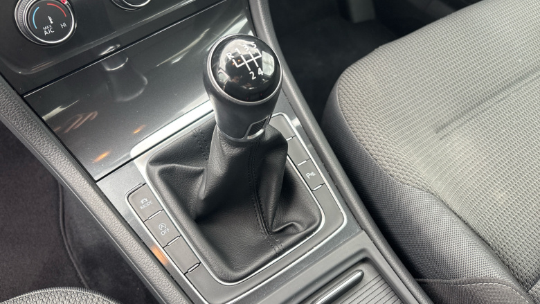 Volkswagen Golf 1.6 TDI SE [Nav] 5dr Diesel Hatchback